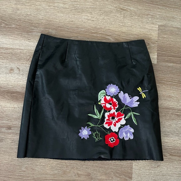 faux leather skirt - Picture 2 of 5